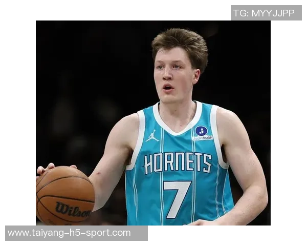 克尼佩尔半场表现亮眼三分球命中率高积极拼抢前场篮板贡献10分